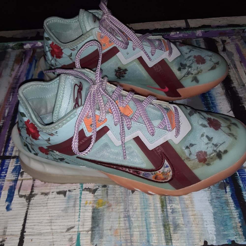 Nike Lebron xviii 18 low x mimi plunge flora. mens size 8.5